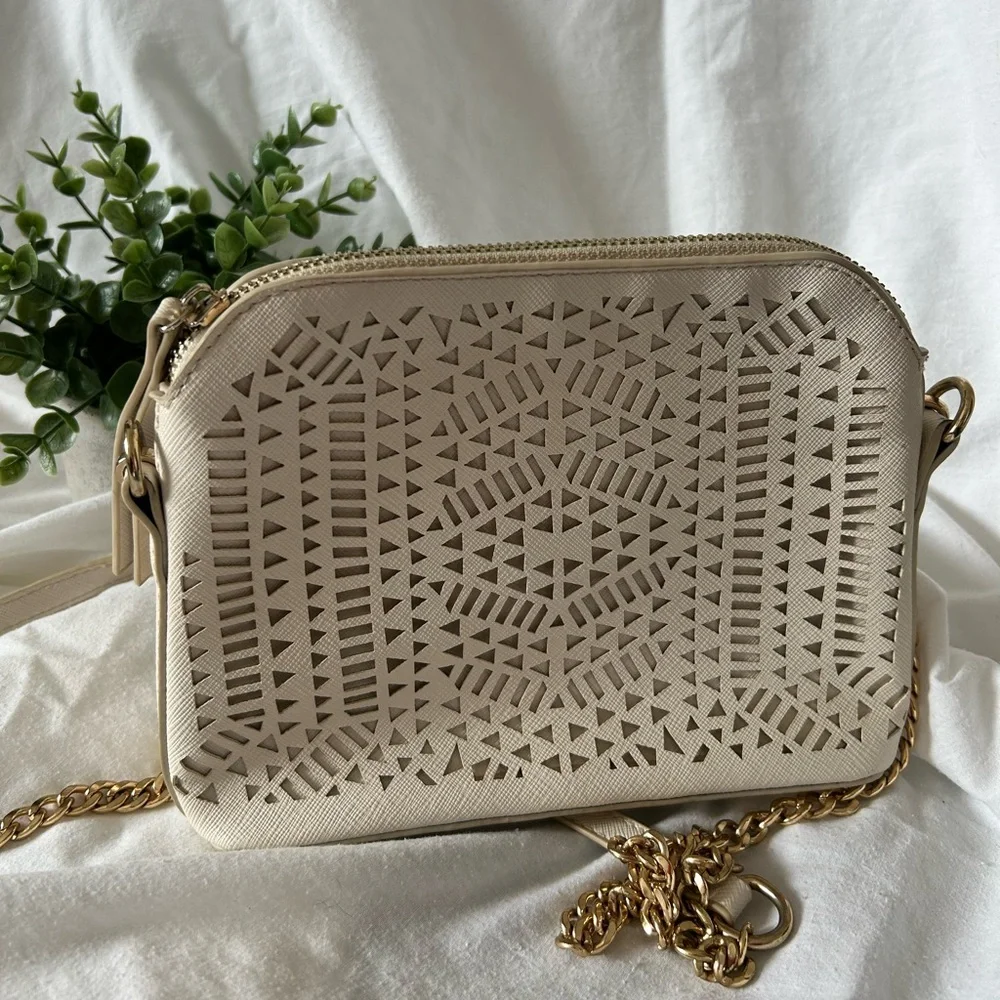 MADISON WEST | Elegant Cream Crossbody Bag - Picture 1 of 10